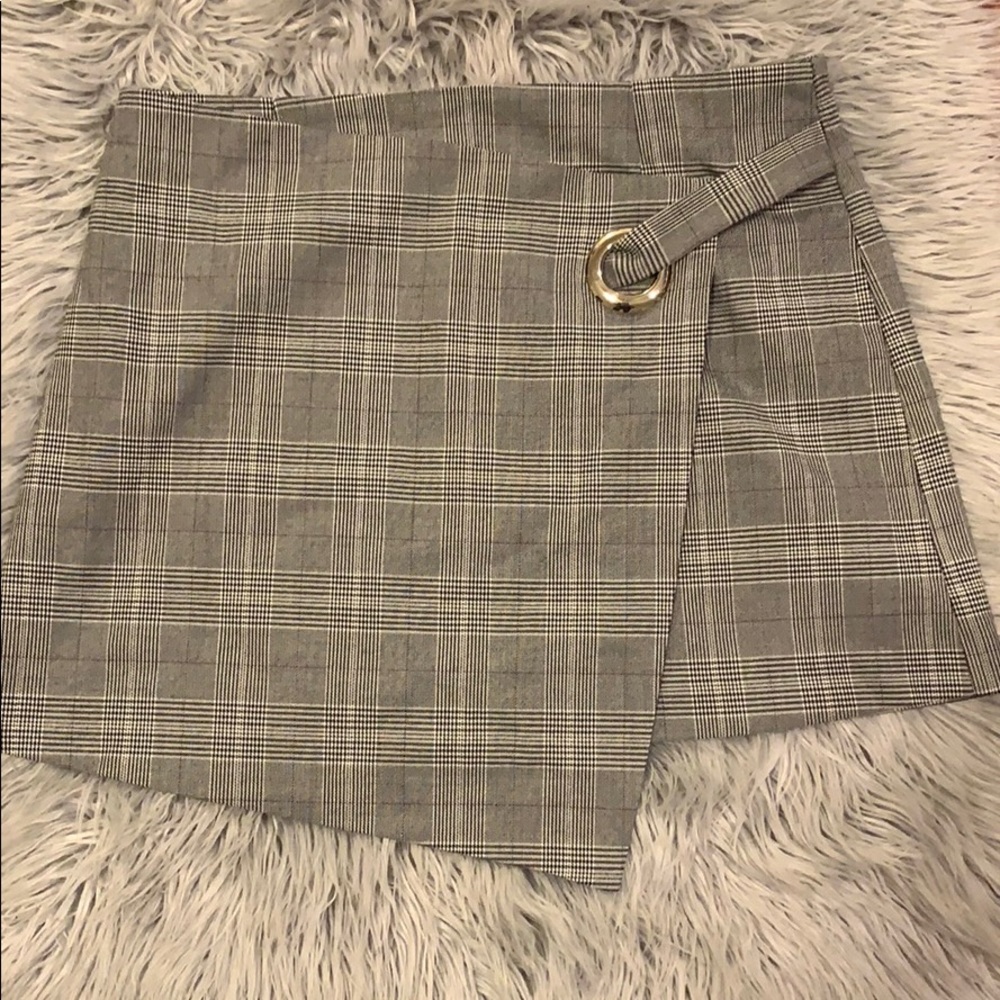 Gray plaid skirt
